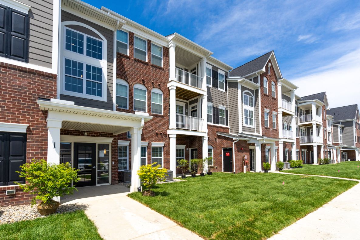 24 At Bloomfield Apartments, 2083 S Telegraph Rd, Bloomfield Hills, MI